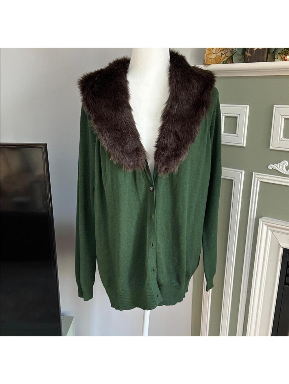 Jones New York Forest Green Sweater with Removable Decorative  Collar